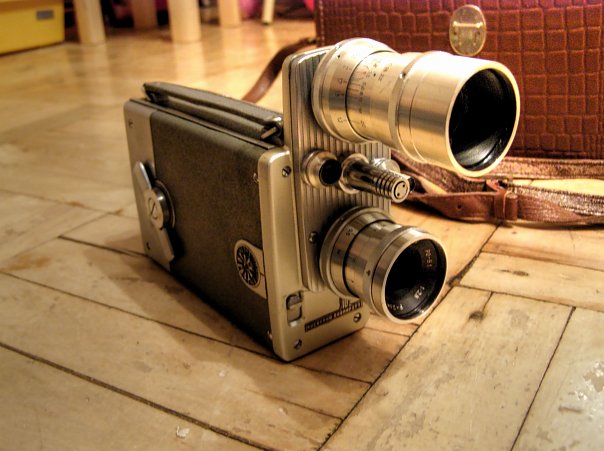 Ретро кинокамера (Фото 3)